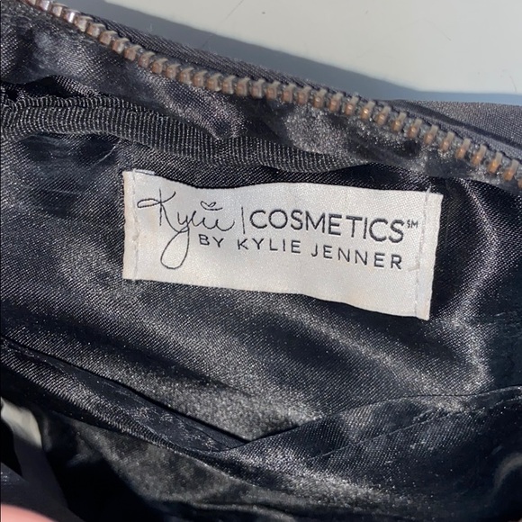 Kylie Jenner makeup bag - Picture 4 of 4